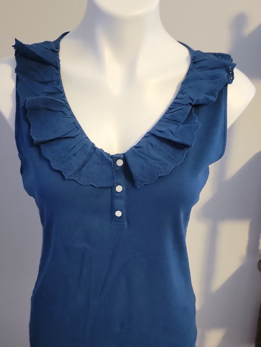 Chaps Blue Ruffled Sleeveless Tank Top. Size Large